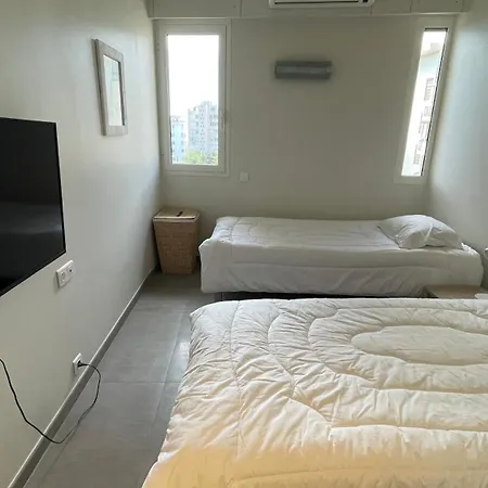 Apartment Modern Two Bedroom Right Next To The