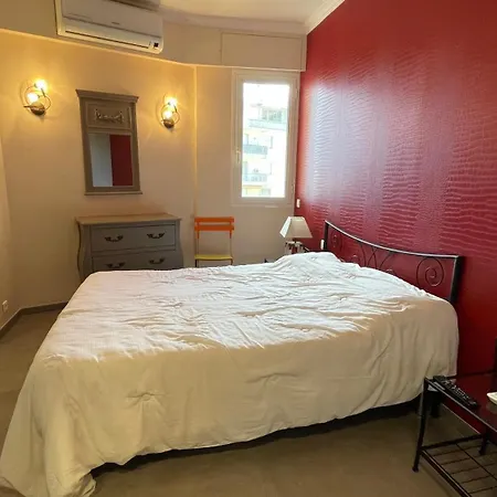 Apartment Modern Two Bedroom Right Next To The