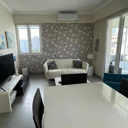 Modern Two Bedroom Right Next To The Cannes
